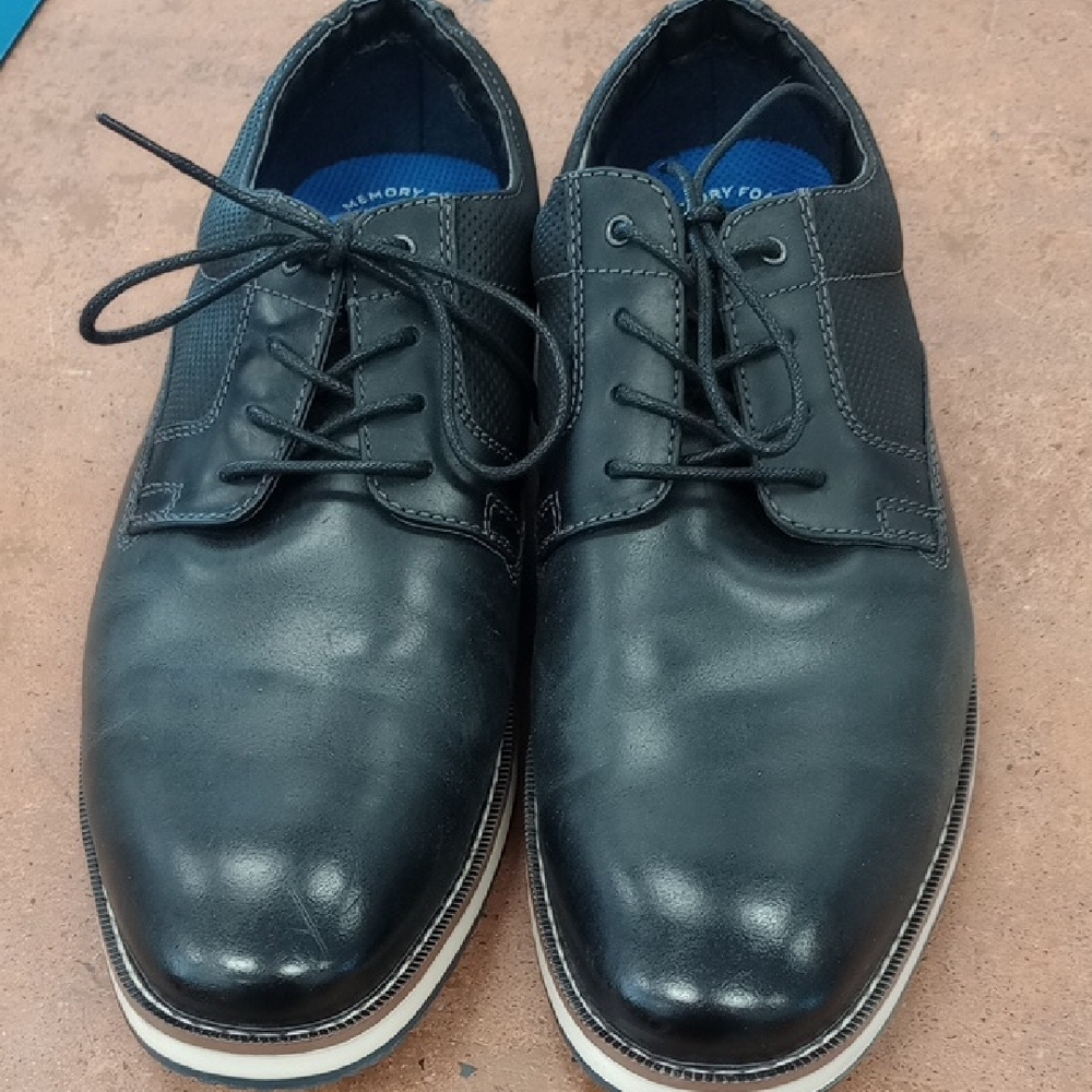 Nunn Bush Black Leather Oxfords with Contrasting Soles